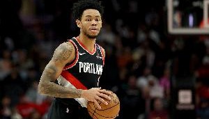 官网注册-难挽败局！安芬尼-西蒙斯17中8拿到20分5助 三分9中3