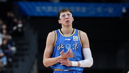 官网注册-高效终结！周琦半场3中3拿到9分3板2助2断 正负值+8